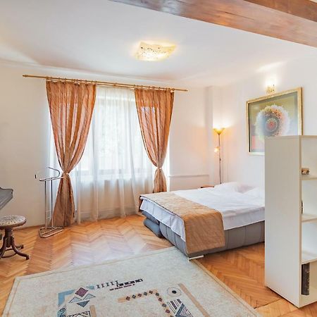 Bed&Wine In The Center Of Oradea Lejlighed Eksteriør billede